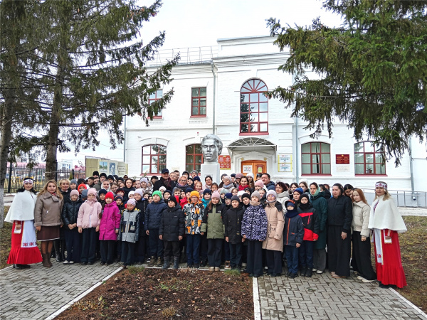 Торжественный митинг в честь 126-летия со дня рождения Сеспеля «Поэт с пламенным сердцем»