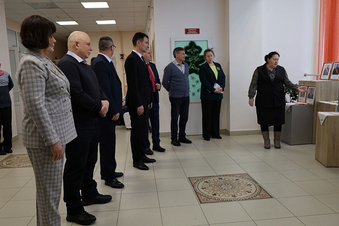 Центральная библиотека приняла участие в торжественном мероприятии, посвященном 100-летию со дня рождения народного врача СССР Фирса Григорьева (ЦБ)