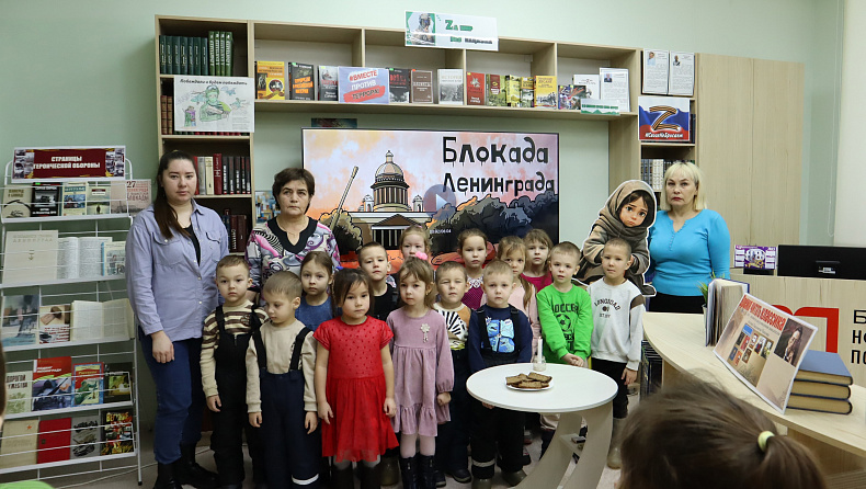Литературно-поэтическая композиция с показом видеофильма «Жил Ленинград в кольце блокады»